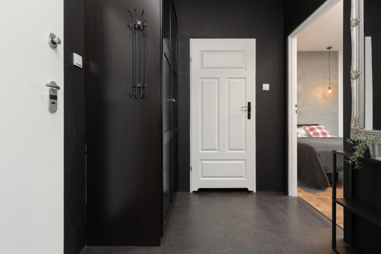 Stylish & Trendy 1 Bedroom Apartment Wola With Parking By Renters Warschau Buitenkant foto