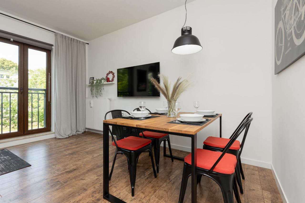 Stylish & Trendy 1 Bedroom Apartment Wola With Parking By Renters Warschau Buitenkant foto
